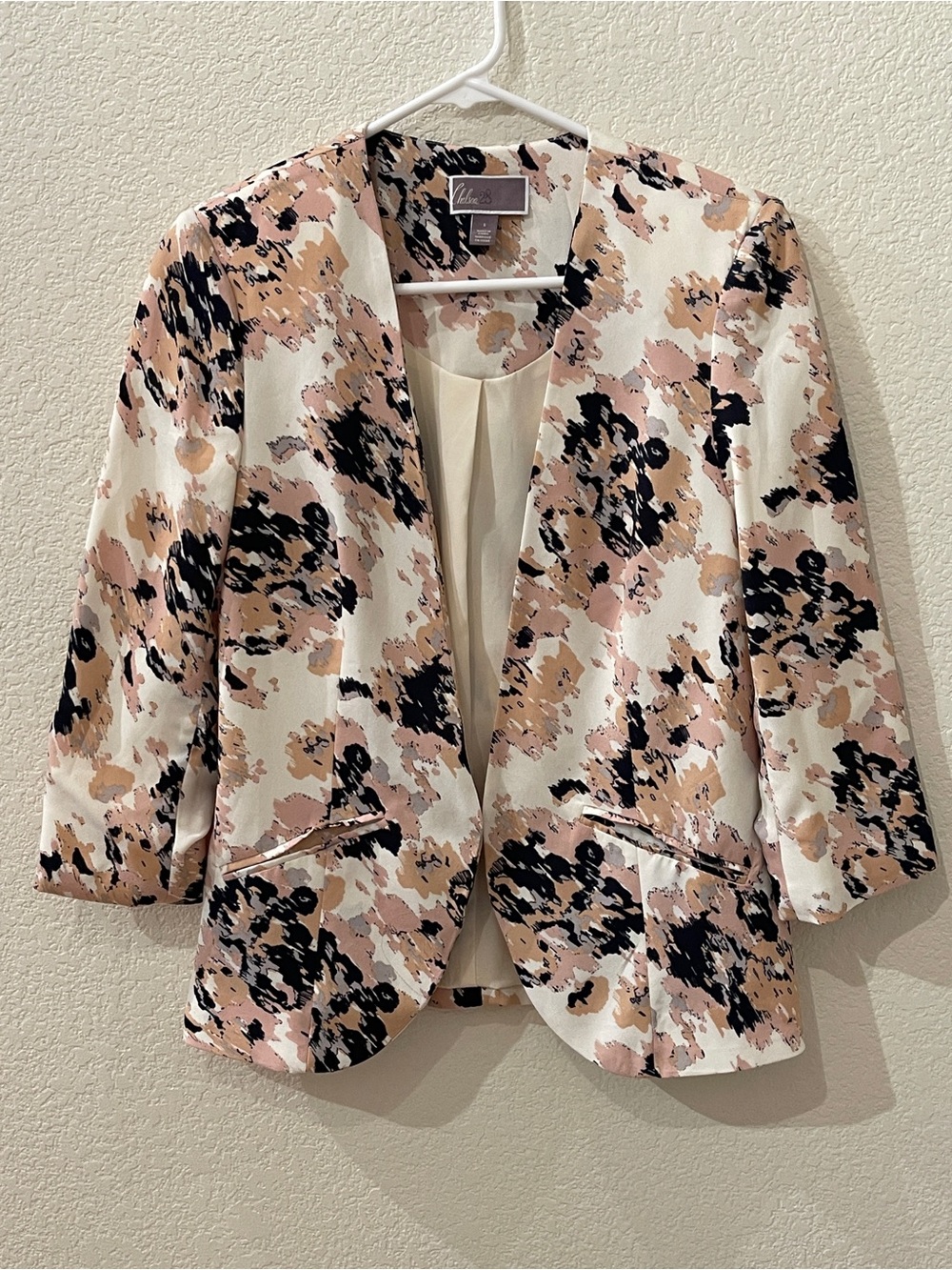 Chelsea 28 Floral Brushstroke Open-Front Blazer in Cream and Blush